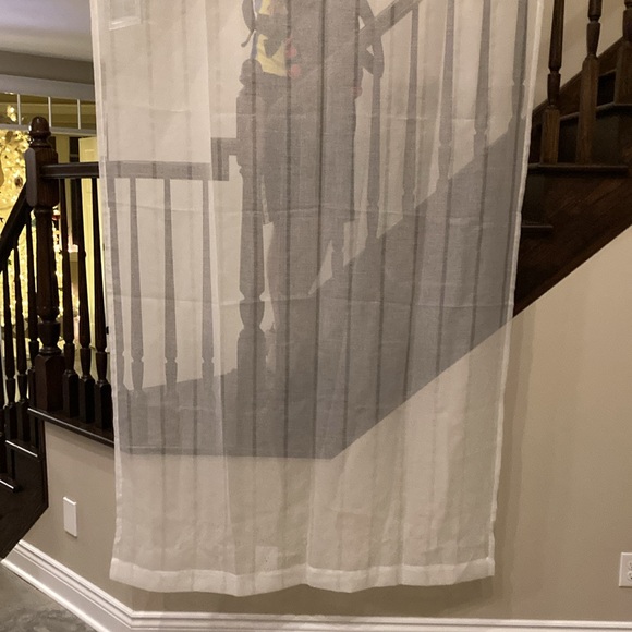 Two matching curtains like new - Picture 2 of 5